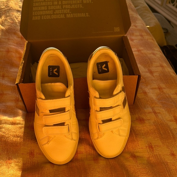 Vera Sneakers - Picture 1 of 4